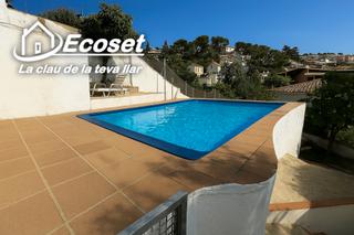 Xalet a Carrer major 316. Casa a 200m del centro del pueblo con jardn, piscina y garaje