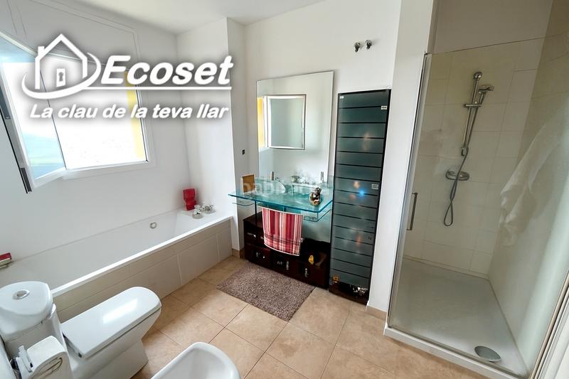 Foto 867729a2-ed7c-447e-a39f-79362dfc2440. Chalet in carrer major 316 in Vallirana