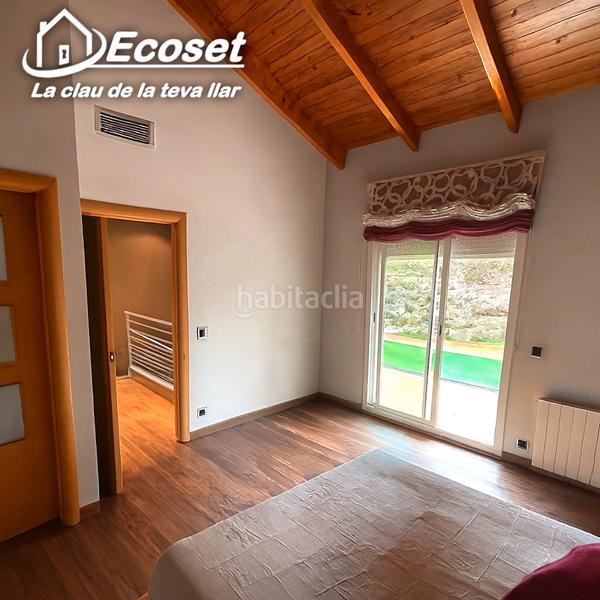 Foto 87cc398a-ce5d-4e53-a6fd-6d8025028508. Chalet in carrer major 316 in Vallirana