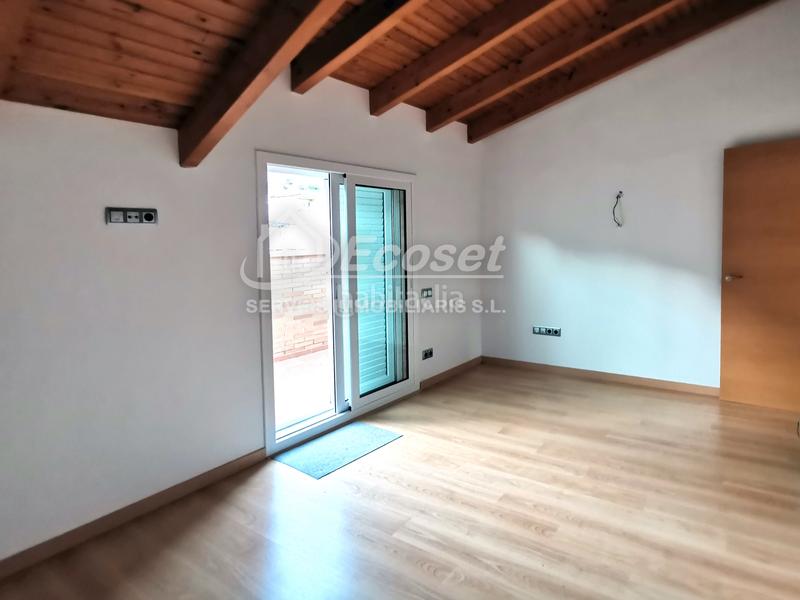 Foto 79b3911a-2733-49a8-87b4-57530add1919. Xalet a carrer major 316 a Vallirana