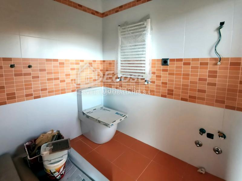 Foto a079b622-dccd-48a8-8820-95d50ce7bd89. Xalet a carrer major 316 a Vallirana