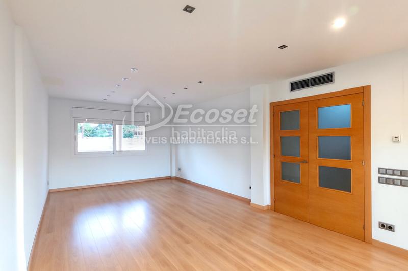 Foto a78e6df4-ca06-48a3-9c16-07cecd2159e5. Xalet a carrer major 316 a Vallirana