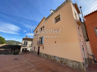 Maison à Olesa de Bonesvalls. En el centro del pueblo