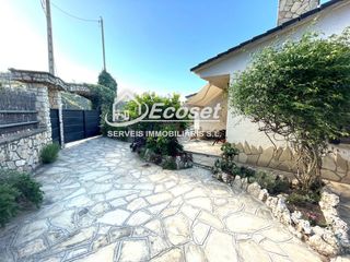 Chalet  Carrer major 316. Casa unifamiliar con gran parcela y posibilidad de dos viviendas