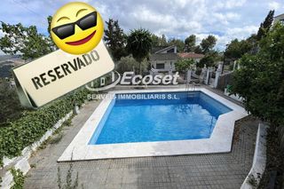 Doppelhaus in Vallirana. Casa pareada con piscina, apartamento independiente.