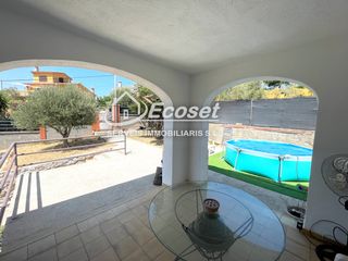 Xalet a Vallirana. Casa en una sola planta con gran parcela de 1.050 m² en valliran