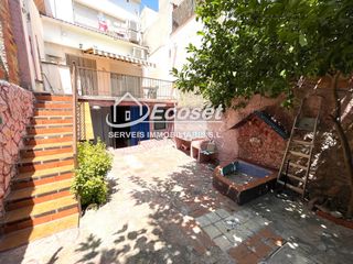 Casa adossada a Carrer Major