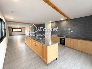 Chalet in Vallirana. Casa con parcela de 980 m², ampliación y gran potencial