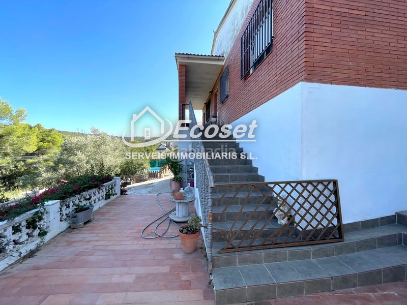 Foto bb4f2f52-f84b-4b99-a562-e723f036d9c1. Xalet amb xemeneia calefacció aparcament a Vallirana