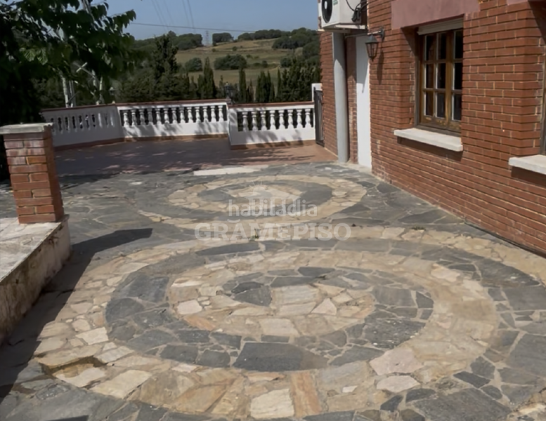 Foto 4f5aba6e-85ef-4f34-81c0-32f799f32e2a. Alquiler local comercial en Sant Fost de Campsentelles