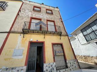 Masia  Calle puerta umbria. Casa de pueblo esquinera a la venta
