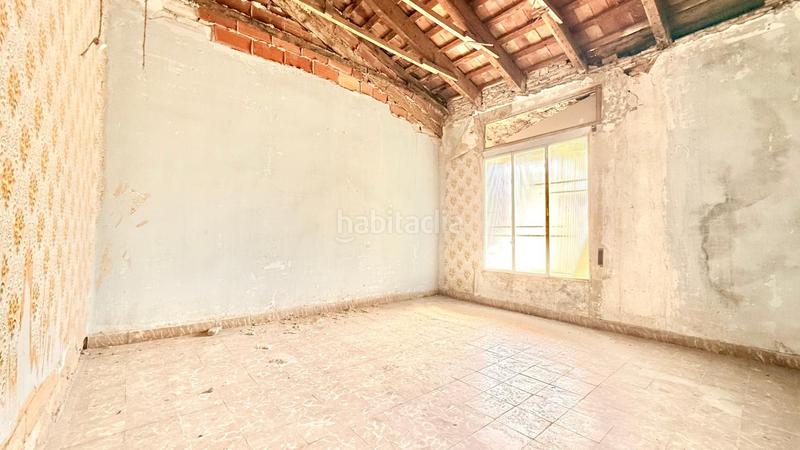 Foto 4cebfc6a-102b-440b-b0eb-145db94ee0c3. Casa  con potencial en Aldaia