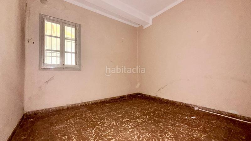 Foto f28cd48f-1ab8-4016-8550-d84b1b349e81. Casa  con potencial en Aldaia