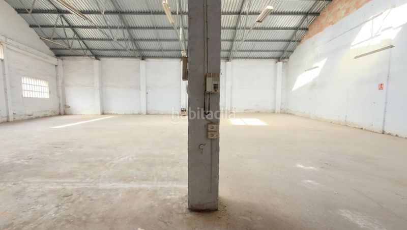 Foto bd565812-8135-4da7-8e1f-afb983e56378. Nau industrial a Puçol ciudad Puçol