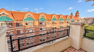 Piso en Arrancapins. Vivienda amplia y luminosa en plaza de españa