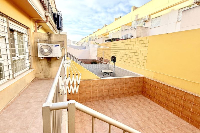 Foto 078b11a9-f034-4208-a53b-85c70f1057df. Casa adossada amb aparcament a Massamagrell
