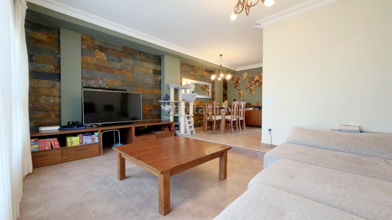 Foto afbc642f-0a22-4d50-bb8a-befd12749037. Casa adossada amb aparcament a Massamagrell