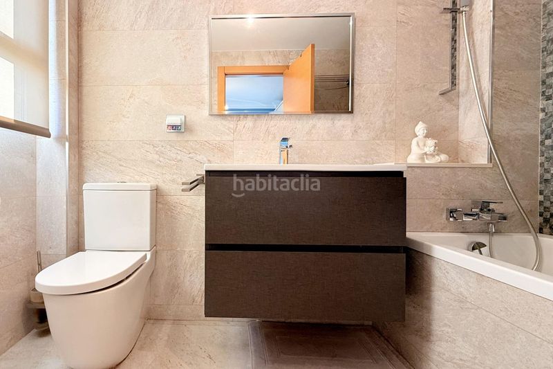 Foto e69a8f36-981d-4258-8175-8a06b264489d. Casa adossada amb aparcament a Massamagrell