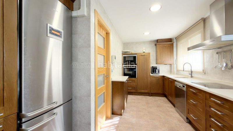 Foto f0d403b4-b69d-4d57-980d-e96a06572894. Casa adossada amb aparcament a Massamagrell