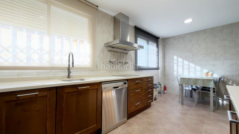 Foto f1b5e8b9-1ad6-4cb8-9ec5-e06af7568277. Casa adossada amb aparcament a Massamagrell
