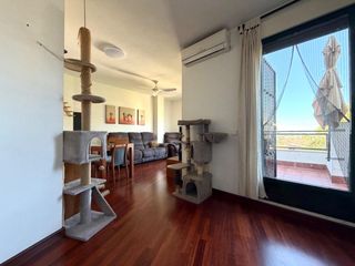 Attique à El Castell. Semiático con terraza, garaje y trastero junto al metro en burja