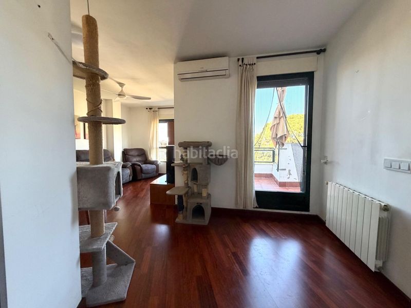 Foto c83d0e16-4818-4e44-ad62-cbd83460f7c4. Àtic amb calefacció aparcament a El Castell Burjassot