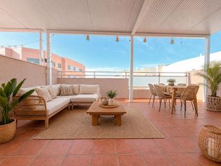 Casa adossada a Real de Montroi. Amplitud, luz y tranquilidad en un magnífico adosado con varias