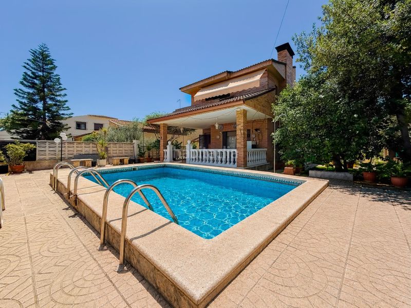 Foto 8e673925-a5c4-4ece-b515-6e343b5a99e5. Xalet amb aparcament piscina a Montesol Eliana (l´)