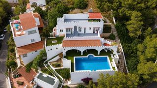 Xalet a Santa Eulària des Riu. Villa de lujo en ibiza a la venta con vistas al mar