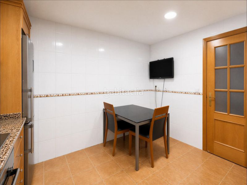 Foto 1e048cab-f232-48ec-a72e-ed253dba33c3. Àtic amb calefacció aparcament a El Castell Burjassot