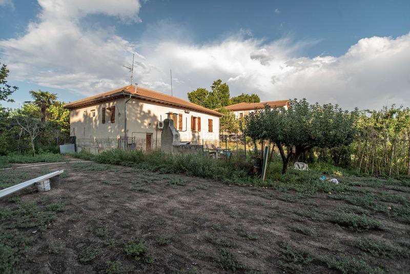 Foto f4ff70c6-5735-45f0-b84f-d2a60a7a28e7. Masía casa independiente con terreno en Marcilla