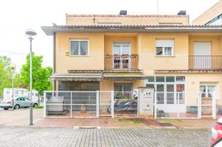 Xalet  Calle urbanización zokoa. Atención chalet en huarte a la venta!!!