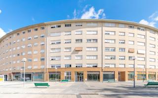 Pis  Calle de gerónimo de uztáriz. Piso luminoso de 3 habitaciones con garaje y trastero en rochape