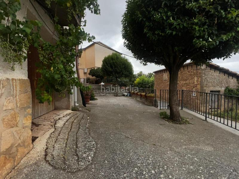 Foto 4f94e468-402c-41ff-8c9d-9ffafc959dcd. Casa adossada amb aparcament a Cirauqui