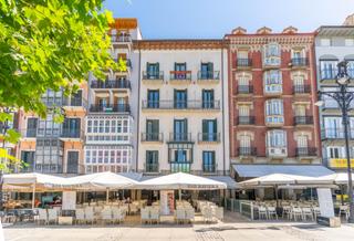Pis  Plaza del castillo. Vive la historia de pamplona desde tu balcn en plaza del castil