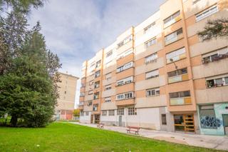 Pis  Plaza de los monasterios de navarra. Ideal para vivir o invertir piso de 3 habitaciones en san juan