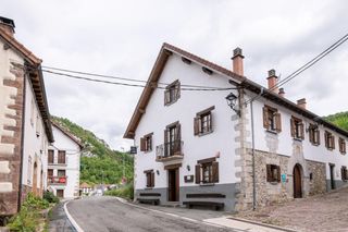 Chalet  Calle de santa maría. Hotel rural con encanto en el corazón del pirineo navarro, junto