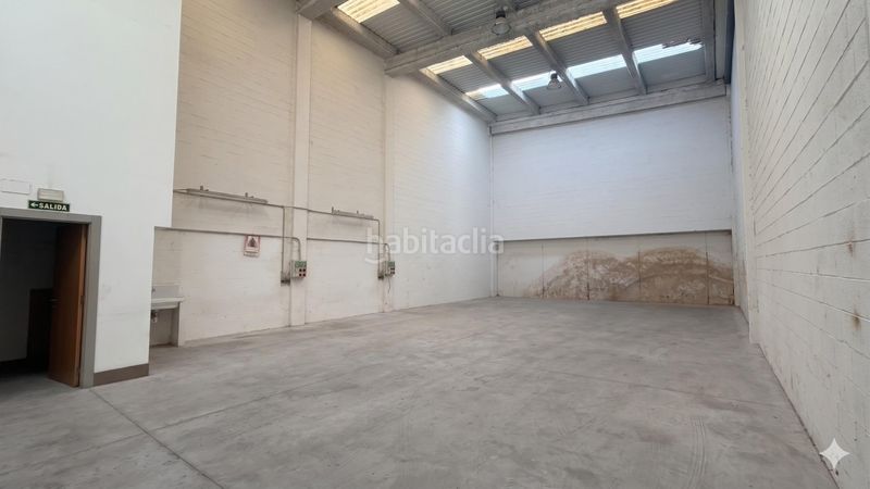 Foto b26cb314-8168-4d89-b61f-fa84997e0e56. Nau industrial a Beriáin