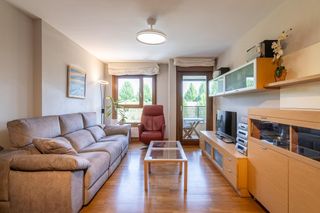 Appartamento  Calle leonor de aquitania. Piso en nueva artica de 3 habitaciones, con terraza y 2 plazas d