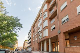 Pis  Calle comunidad de madrid/ madrilgo. Vivienda de 3 habitaciones con garaje y un trastero muy especial