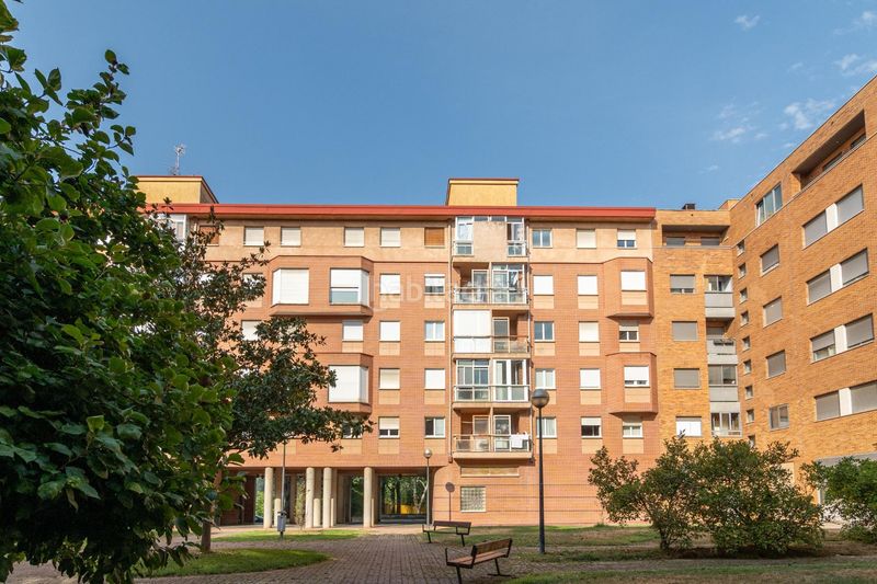 Foto ce8914fe-15a7-4ad6-aa05-c06d245cdf2d. Flat with heating parking in Barañáin / Barañain