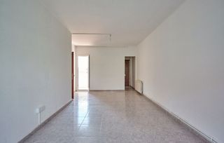 Piso  Carrer del baró. Piso con 3 habitaciones