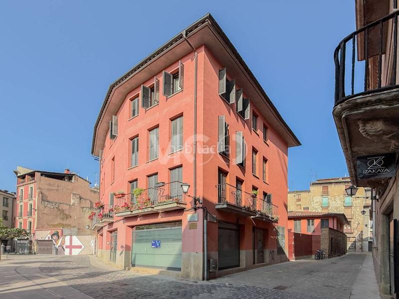 Foto 4db8bb21-6818-4e64-afc1-ee06c6883a4b. Local comercial a del pont 2 a Centre Vic