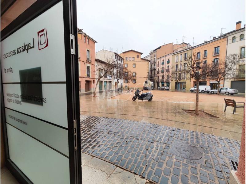 Foto 63b5769e-4e90-4cbe-aeb4-0577b2341f7a. Local comercial a del pont 2 a Centre Vic