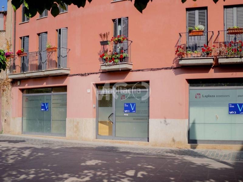 Foto 6bb864c0-6d5e-4c56-8918-fd20281693d6. Local comercial a del pont 2 a Centre Vic