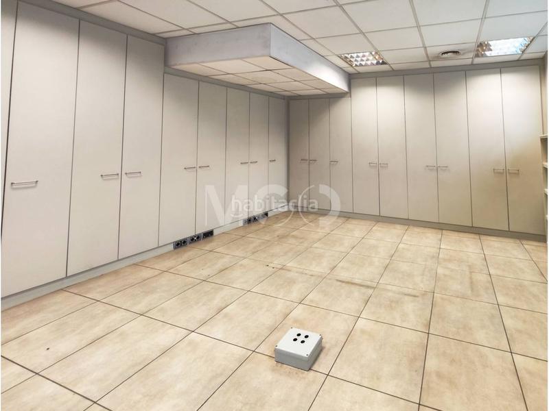 Foto 9087813e-5d3e-40b6-8a79-359aa3c8e988. Local comercial a del pont 2 a Centre Vic