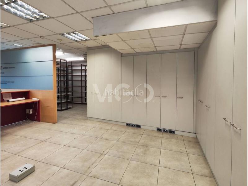 Foto bff9c9d6-068e-4288-aa9a-26f541608e08. Local comercial a del pont 2 a Centre Vic