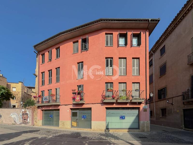 Foto c1734dc4-5c74-4ed3-bb06-1d294542a4f4. Local comercial a del pont 2 a Centre Vic