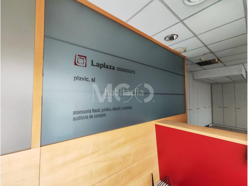 Foto c7ffe701-6a29-4a77-ac9d-0afea9522f8b. Local comercial a del pont 2 a Centre Vic