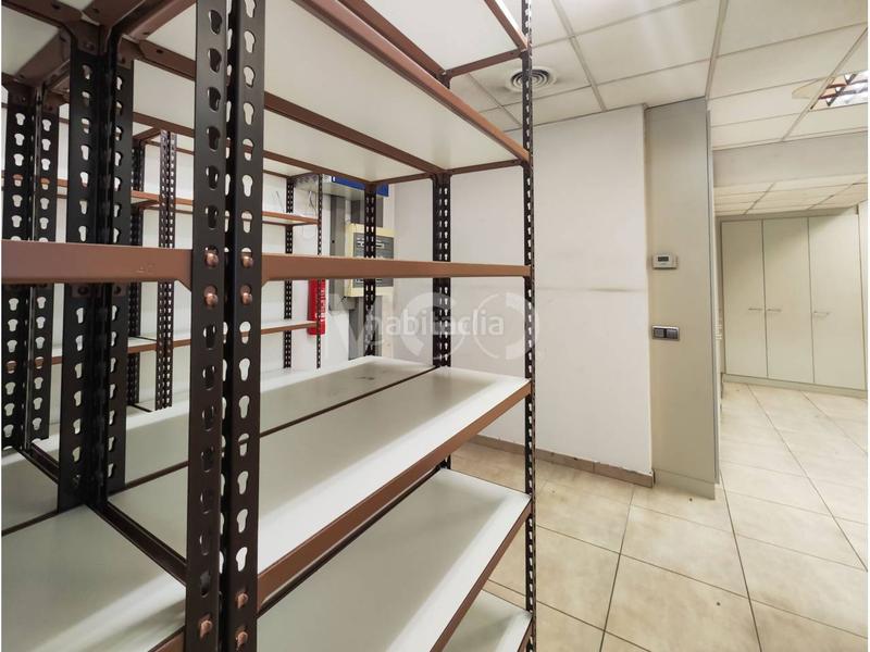 Foto f83cdb51-573b-48cf-8959-dda663b4aa30. Local comercial a del pont 2 a Centre Vic